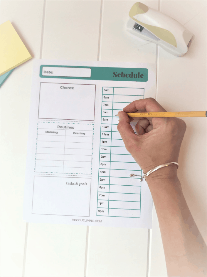 How To Get Your Kids Into A Daily Routine, kids daily routine, kids daily schedule, daily routine chart, kids daily routine chart, daily schedule for kids, #dailyroutines #dailyroutine #kidsroutine #dailyschedule