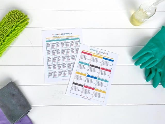 Cleaning Binder, printable cleaning binder, cleaning binder printables, cleaning binder diy, cleaning schedule checklist, weekly cleaning schedule, #cleaningschedule #housecleaning #homecleaning #cleanhomehappyhome #cleaningmotivation #cleaninghouse 